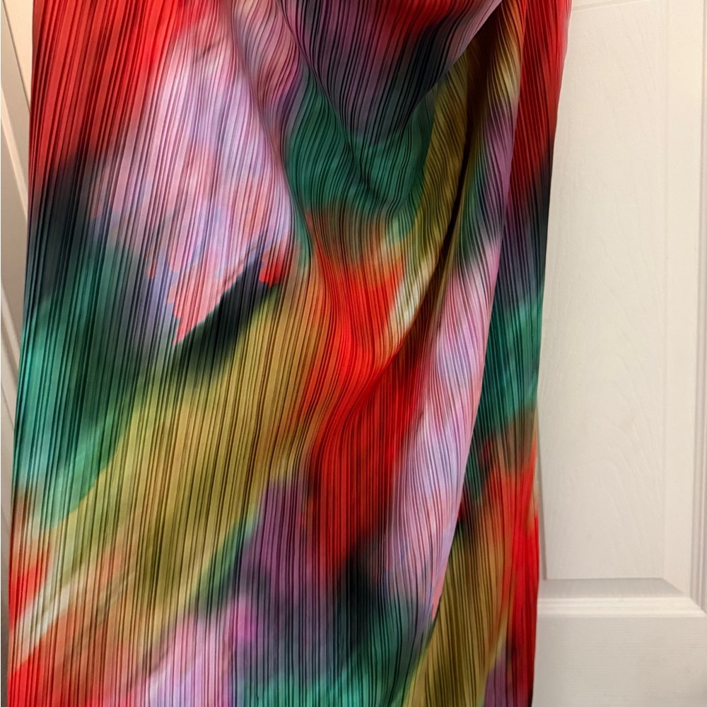 PrettyLittleThing Colorful Pleated Dress - Picture 4 of 4